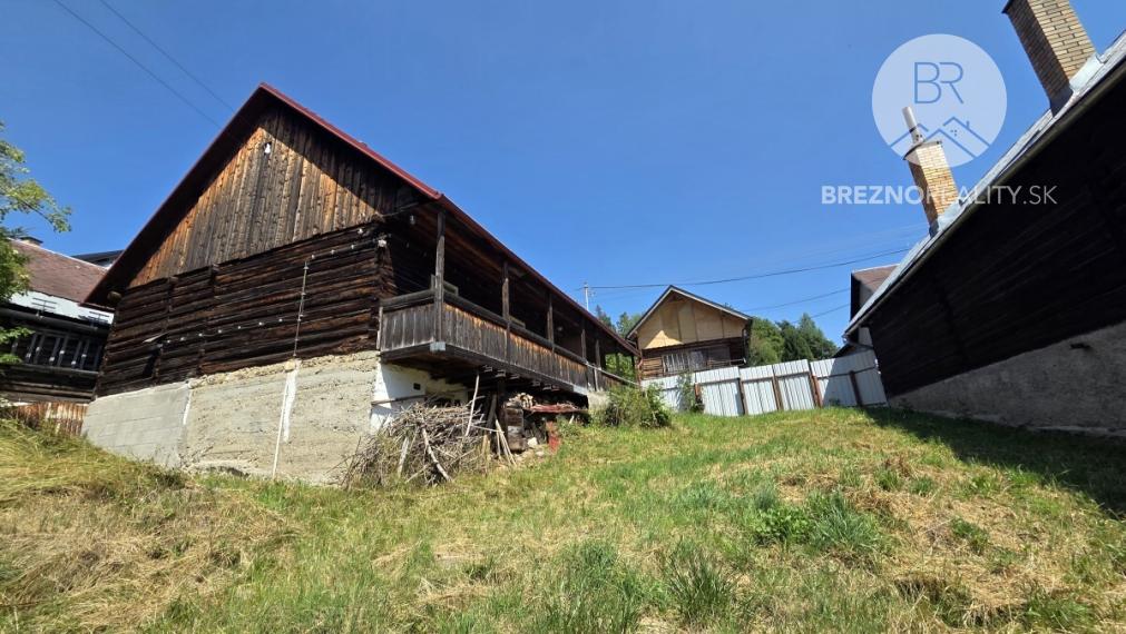 Tradičná drevenica na pokojnom  mieste - Pohorelá