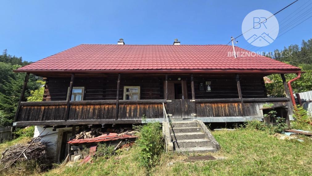 Tradičná drevenica na pokojnom  mieste - Pohorelá