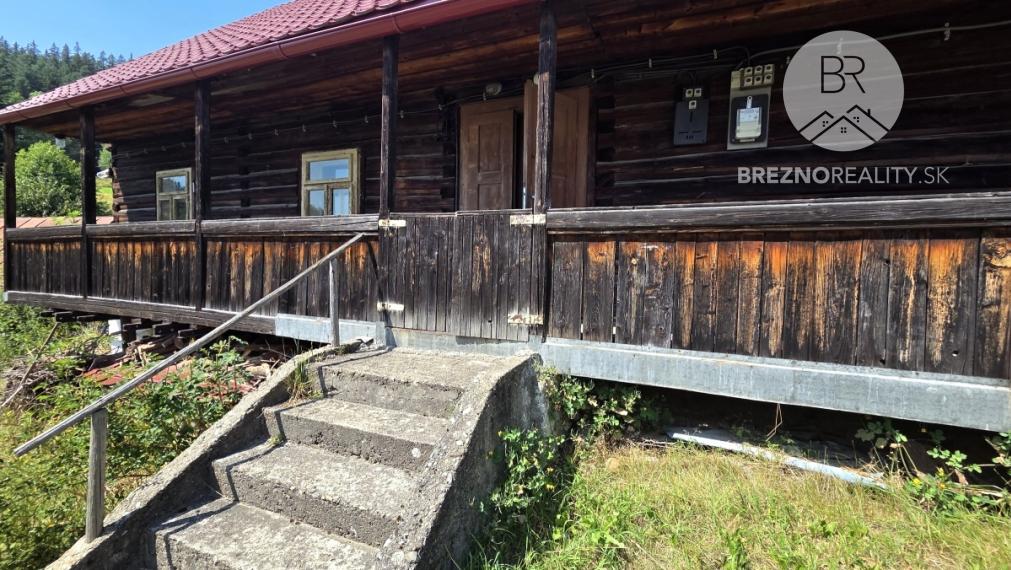 Tradičná drevenica na pokojnom  mieste - Pohorelá