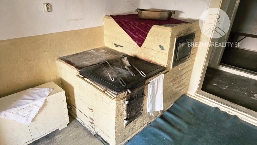 Tradičná drevenica na pokojnom  mieste - Pohorelá