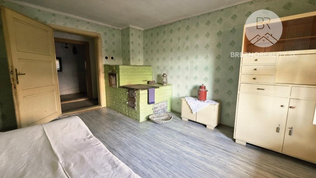 Tradičná drevenica na pokojnom  mieste - Pohorelá