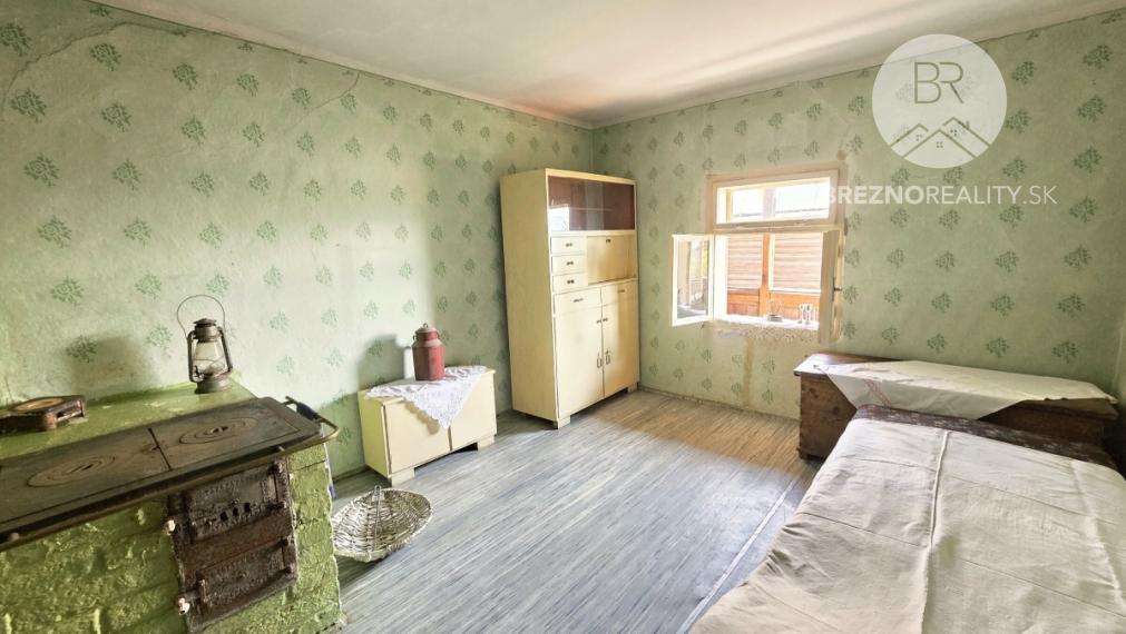Tradičná drevenica na pokojnom  mieste - Pohorelá