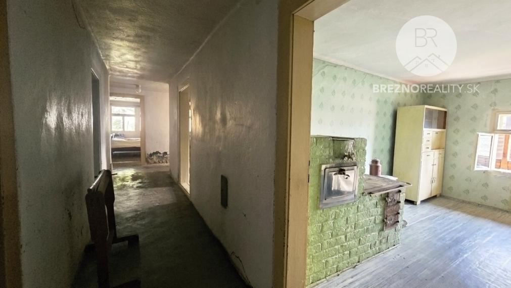 Tradičná drevenica na pokojnom  mieste - Pohorelá