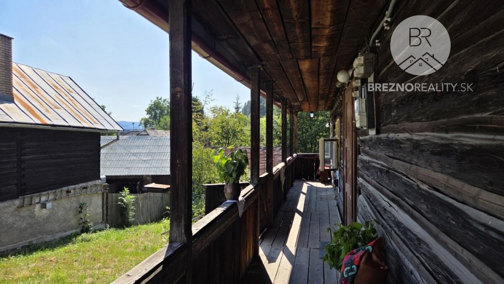 Tradičná drevenica na pokojnom  mieste - Pohorelá