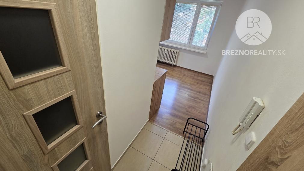 1-izbový byt po renovácii na predaj – Podbrezová, časť Kolkáreň