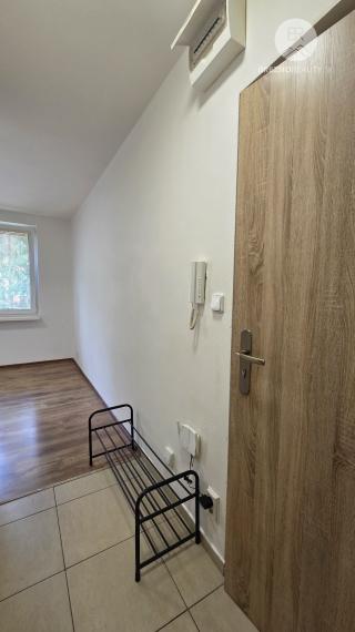 1-izbový byt po renovácii na predaj – Podbrezová, časť Kolkáreň