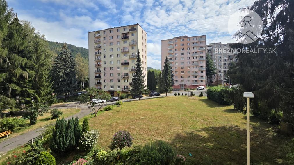 1-izbový byt po renovácii na predaj – Podbrezová, časť Kolkáreň