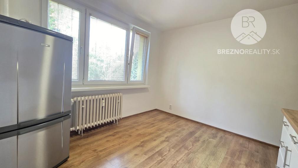 1-izbový byt po renovácii na prenájom – Podbrezová, Kolkáreň