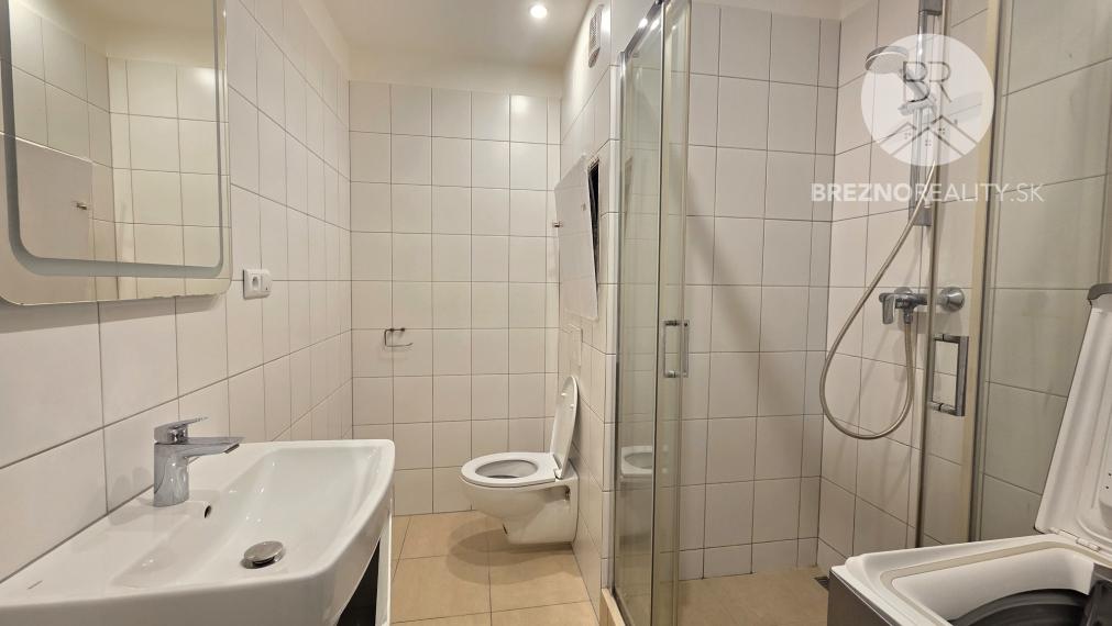 1-izbový byt po renovácii na prenájom – Podbrezová, Kolkáreň