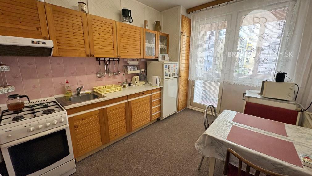 Priestranný 3-izbový byt (70 m²) s loggiou na sídlisku Mazorníkovo, Brezno