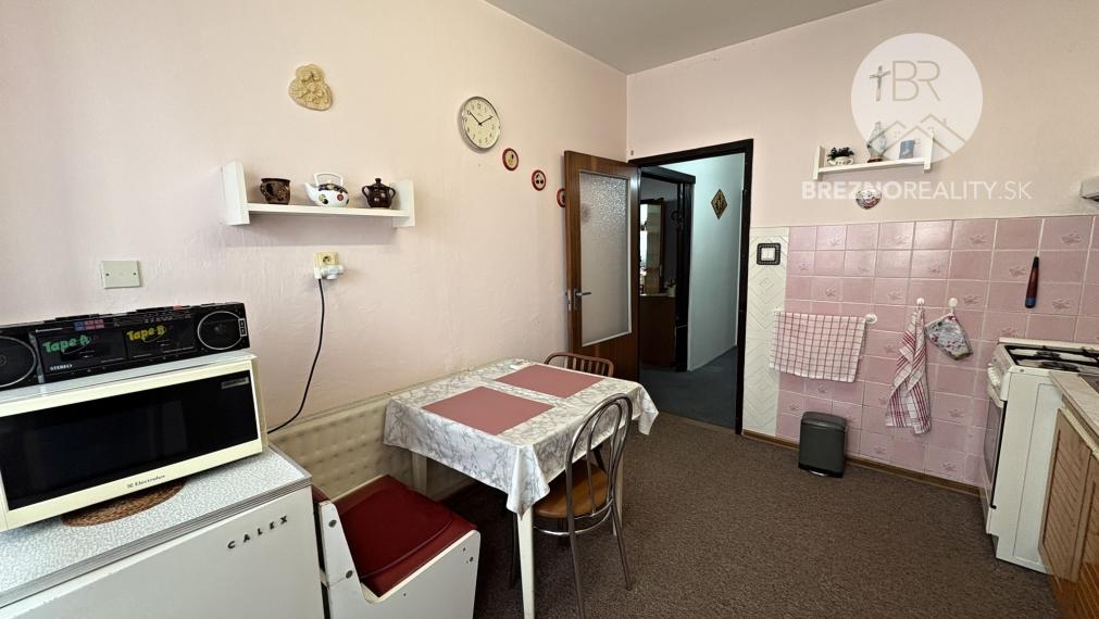 Priestranný 3-izbový byt (70 m²) s loggiou na sídlisku Mazorníkovo, Brezno