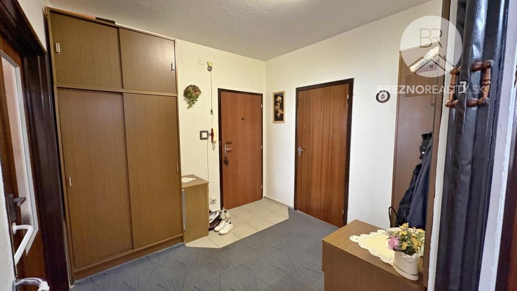 Priestranný 3-izbový byt (70 m²) s loggiou na sídlisku Mazorníkovo, Brezno
