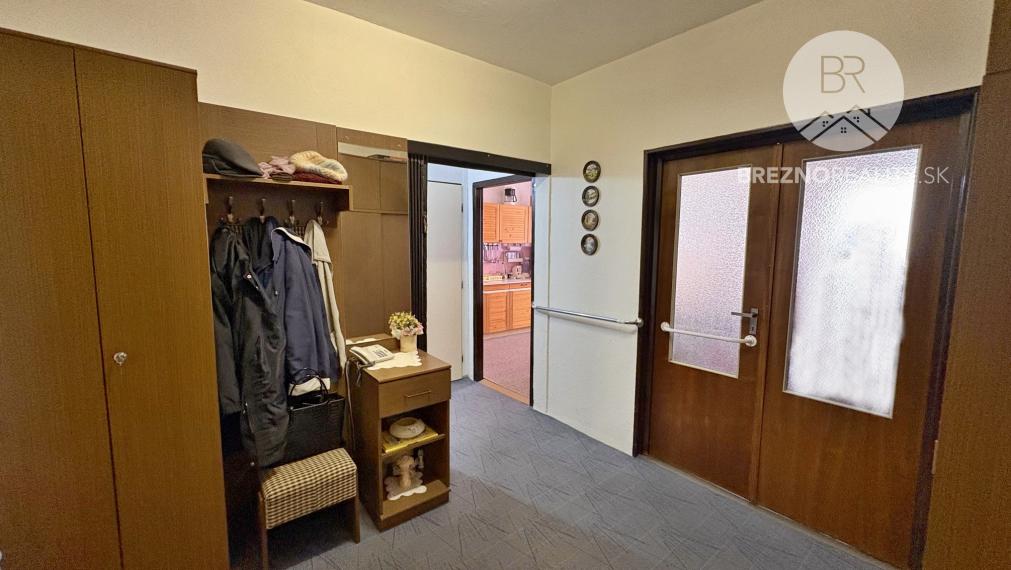 Priestranný 3-izbový byt (70 m²) s loggiou na sídlisku Mazorníkovo, Brezno