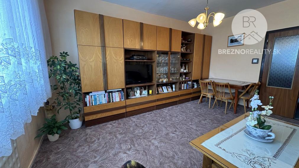 Priestranný 3-izbový byt (70 m²) s loggiou na sídlisku Mazorníkovo, Brezno