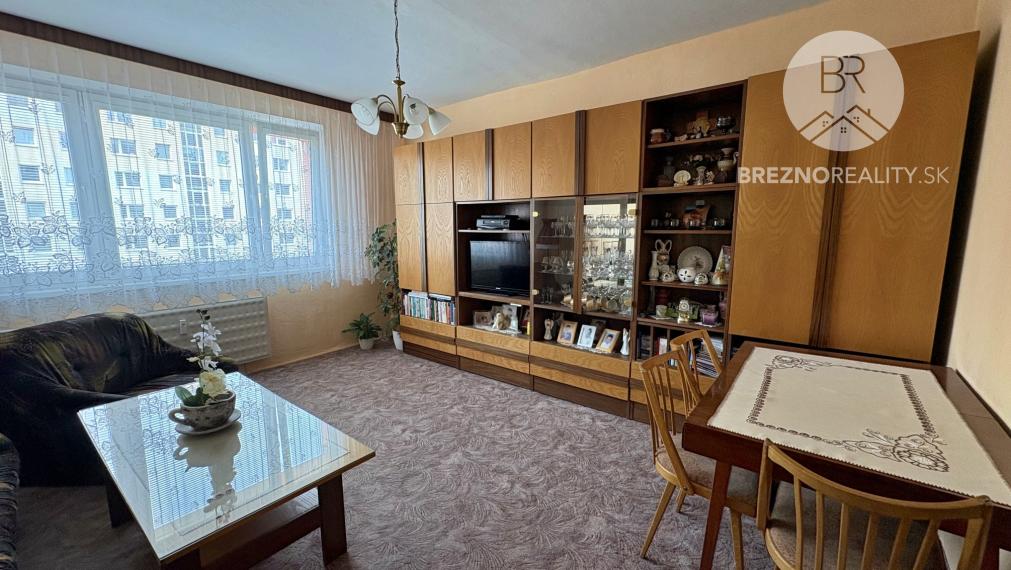 Priestranný 3-izbový byt (70 m²) s loggiou na sídlisku Mazorníkovo, Brezno
