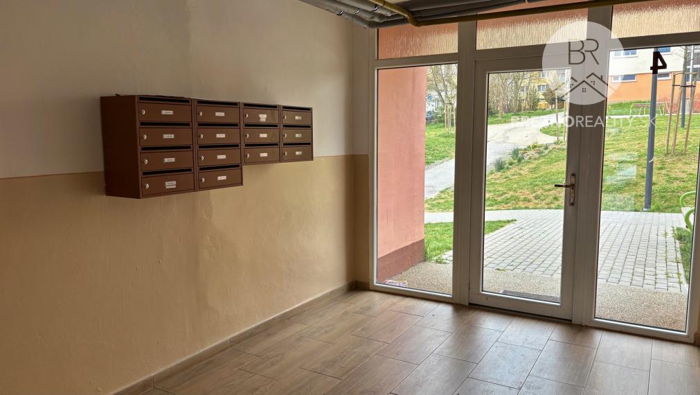 Priestranný 3-izbový byt (70 m²) s loggiou na sídlisku Mazorníkovo, Brezno