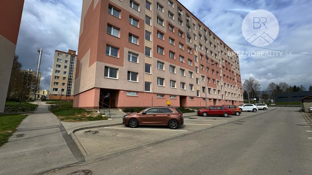 Priestranný 3-izbový byt (70 m²) s loggiou na sídlisku Mazorníkovo, Brezno