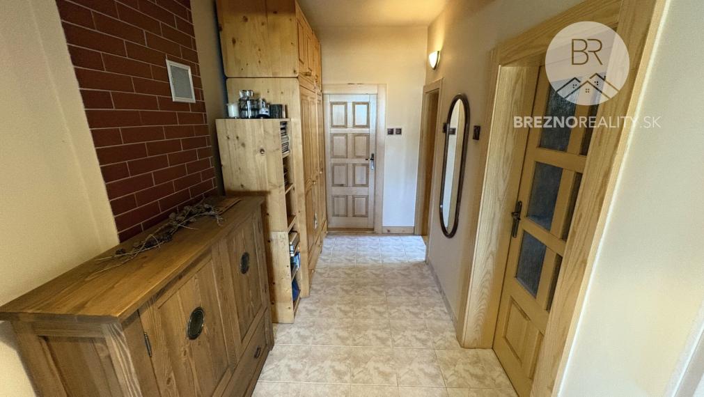 Dom na predaj s výbornou polohou a udržiavanou záhradou - Lopej - Podbrezová