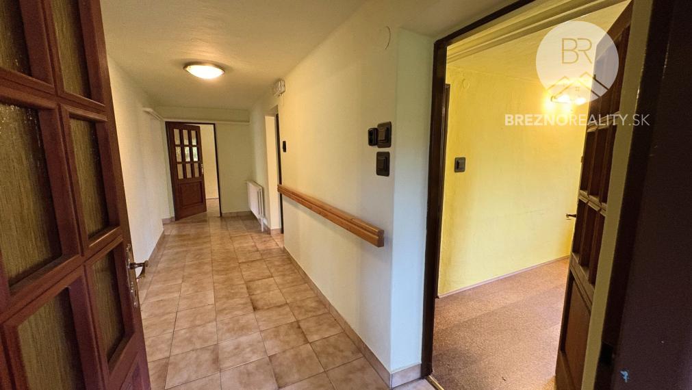 Dom na predaj s výbornou polohou a udržiavanou záhradou - Lopej - Podbrezová