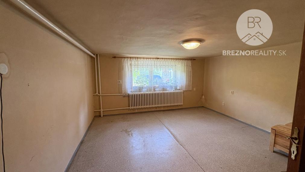 Dom na predaj s výbornou polohou a udržiavanou záhradou - Lopej - Podbrezová