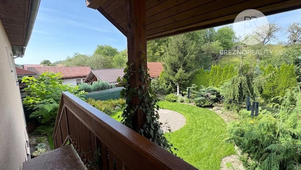 Dom na predaj s výbornou polohou a udržiavanou záhradou - Lopej - Podbrezová