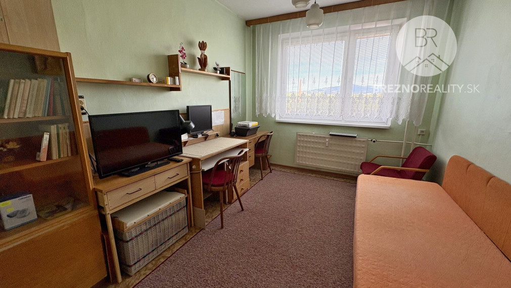 Priestranný 3-izbový byt (70 m²) s loggiou na sídlisku Mazorníkovo, Brezno