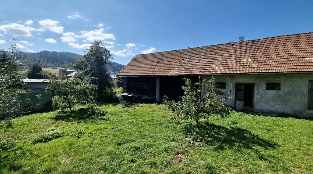 Pozemok s hospodárskou budovou - Polomka