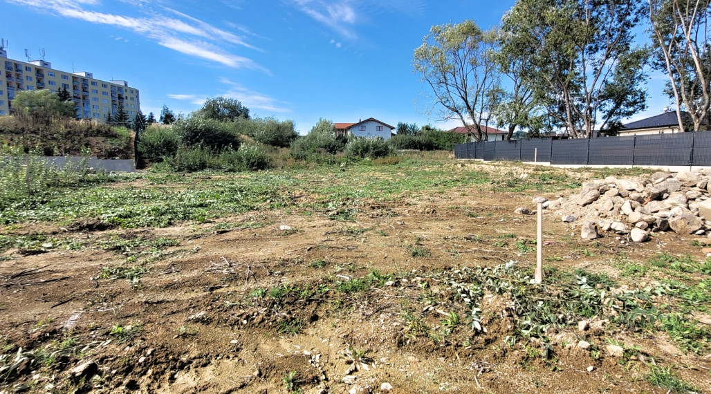Stavebný pozemok na predaj  - Brezno - Mazorník