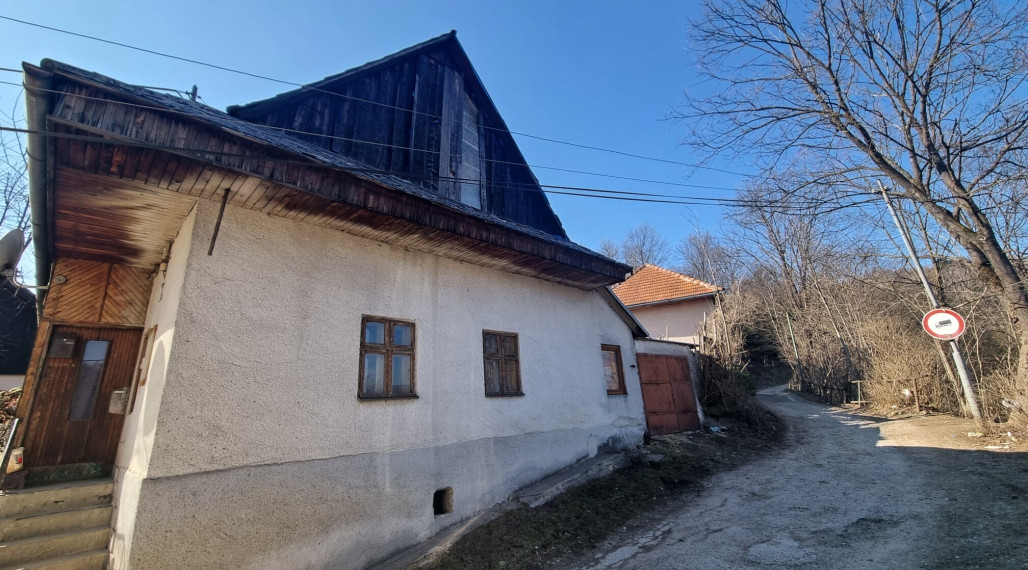 Historický dom v Brezne na predaj – atmosféra s pôvodnými prvkami