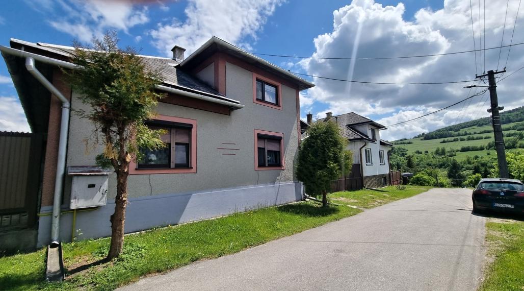 Rodinný dom na veľkom pozemku 1474 m2 - Polomka