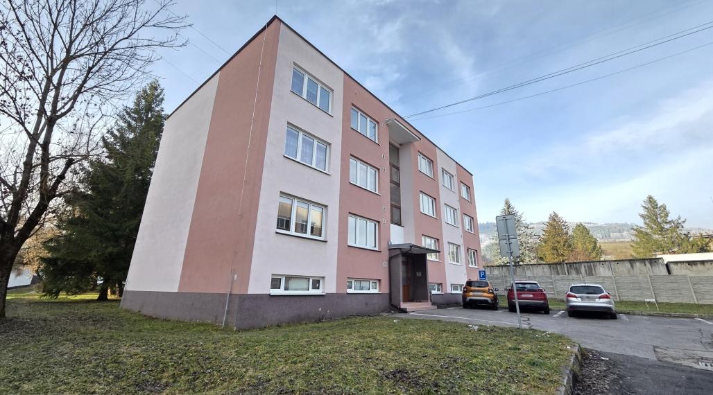 2-izbový byt v pokojnej lokalite blízko centra mesta Brezno