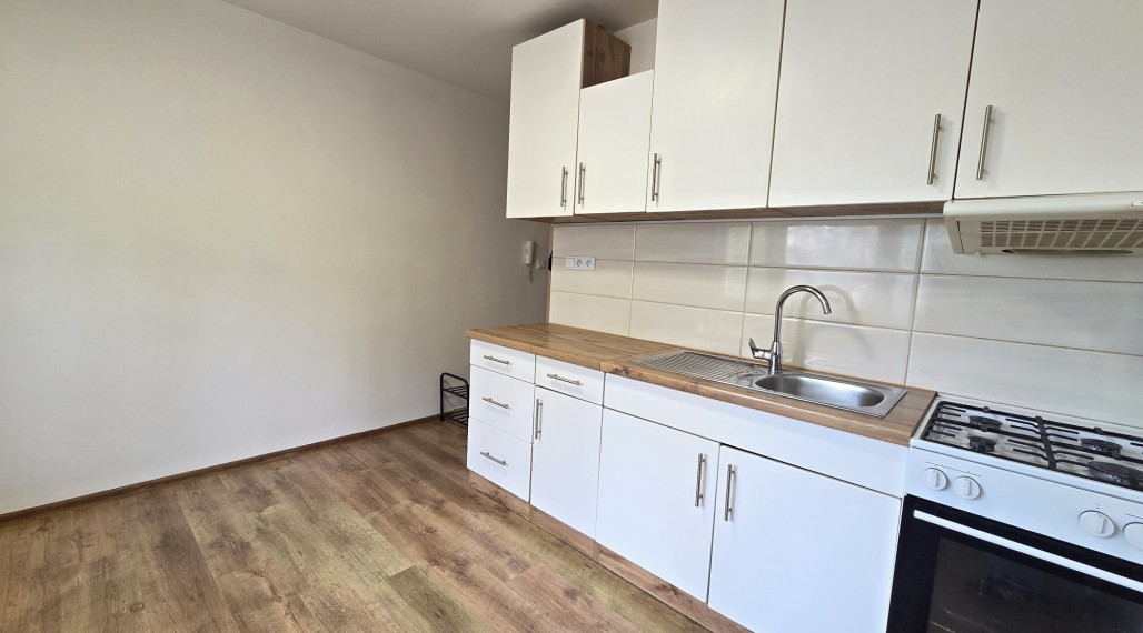 1-izbový byt po renovácii na predaj – Podbrezová, časť Kolkáreň