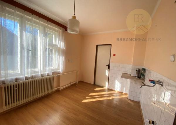 Rodinný dom na predaj - Brezno, pozemok 1500 m2