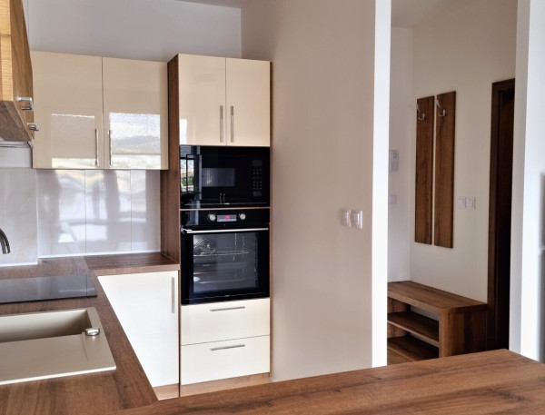 Zariadený 1i byt na prenájom - novostavba Kasárne - Brezno