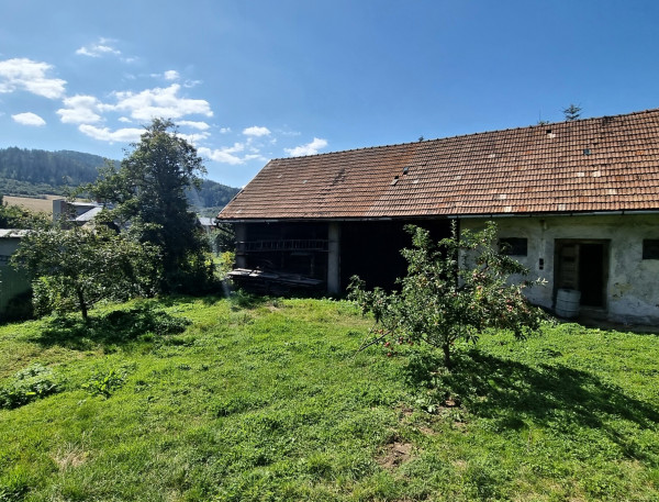 Pozemok s hospodárskou budovou - Polomka
