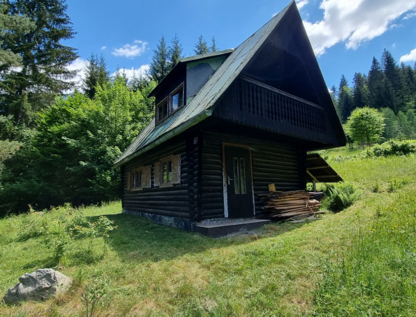 Rekreačný pozemok s drevenicou – Hronec - príroda, výhľady, polosamota