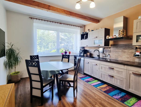 REZERVOVANÉ - Priestranný štvorizbový byt Valaská - okr. Brezno