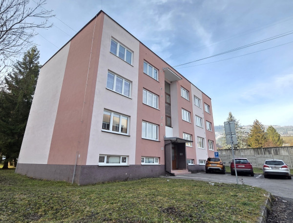 2-izbový byt v pokojnej lokalite blízko centra mesta Brezno