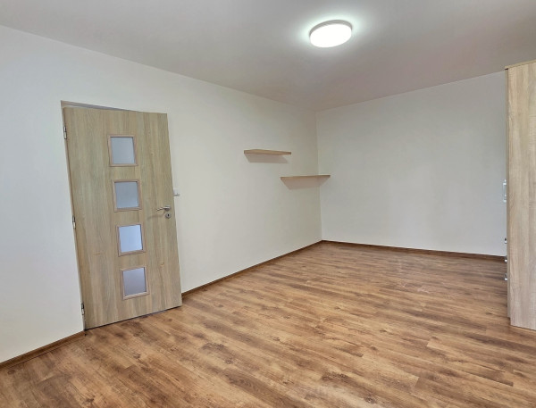 1-izbový byt po renovácii na prenájom – Podbrezová, Kolkáreň