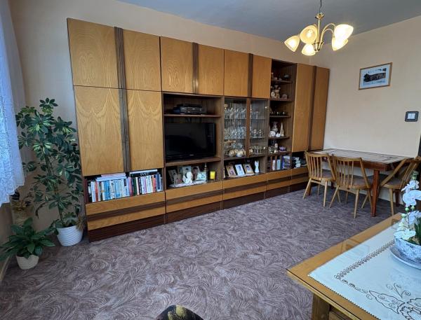 Priestranný 3-izbový byt (70 m²) s loggiou na sídlisku Mazorníkovo, Brezno